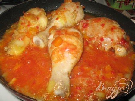 Курица с фасолью в томатно-чесночном соусе. Курица с фасолью в томатно-чесночном соусе.