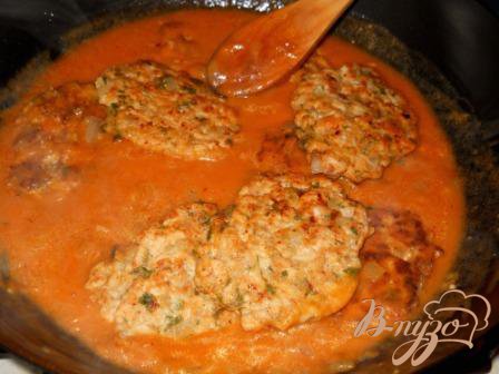 Куриные рубленные котлеты под соусом Куриные рубленные котлеты под соусом