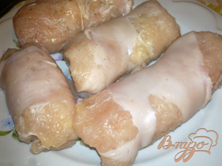 Куриные рулеты с сырной начинкой Куриные рулеты с сырной начинкой
