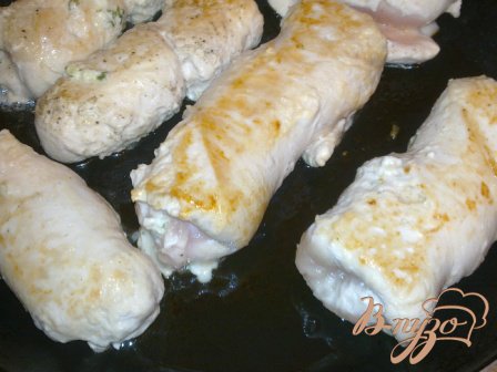 Куриные рулеты с сырной начинкой Куриные рулеты с сырной начинкой