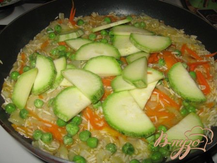 Ризотто с кабачками, зеленым горошком и грибами. Ризотто с кабачками, зеленым горошком и грибами.