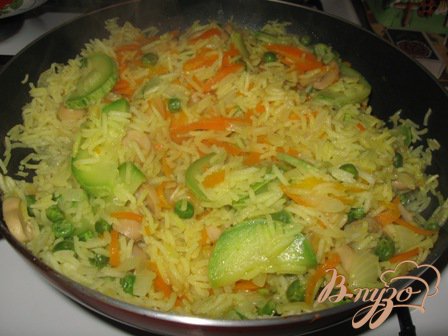 Ризотто с кабачками, зеленым горошком и грибами. Ризотто с кабачками, зеленым горошком и грибами.