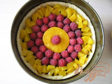 Малиновый пирог с персиком и вишней Малиновый пирог с персиком и вишней