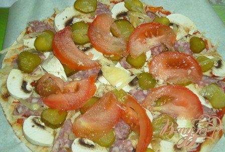 Пицца с шампиньонами и салями Пицца с шампиньонами и салями