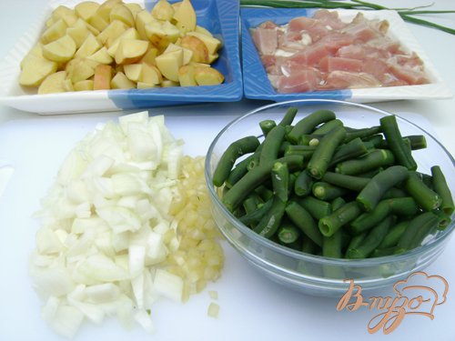 Рагу «Домашнее» со спаржевой фасолью и курицей Рагу «Домашнее» со спаржевой фасолью и курицей