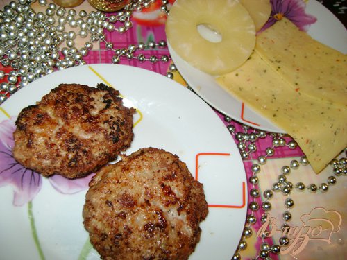 Праздничная котлета с ананасом и сыром Праздничная котлета с ананасом и сыром