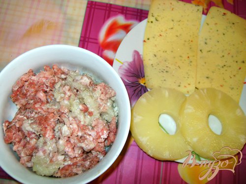 Праздничная котлета с ананасом и сыром Праздничная котлета с ананасом и сыром
