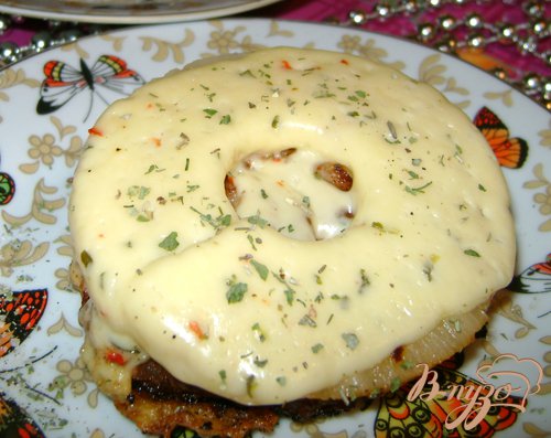 Праздничная котлета с ананасом и сыром Праздничная котлета с ананасом и сыром