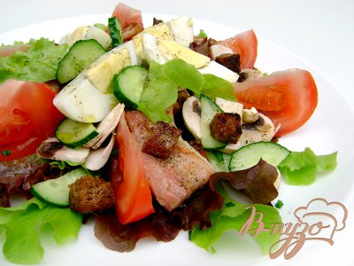 Салат з овочами, грінками і оливковою заправкою "гранд". як приготувати з фото