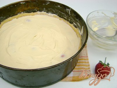 Летний творожный пирог с клубникой Летний творожный пирог с клубникой