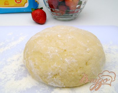 Летний творожный пирог с клубникой Летний творожный пирог с клубникой