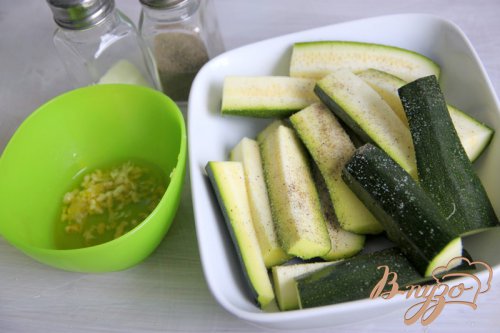 Закуска из цуккини с фетой, зеленью и вялеными помидорами Закуска из цуккини с фетой, зеленью и вялеными помидорами