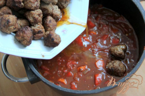 Мясные шарики в пряном томатном соусе с фетой Мясные шарики в пряном томатном соусе с фетой