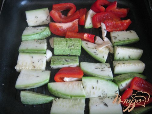 Тeплый салат из перловки с овощами. Тeплый салат из перловки с овощами.