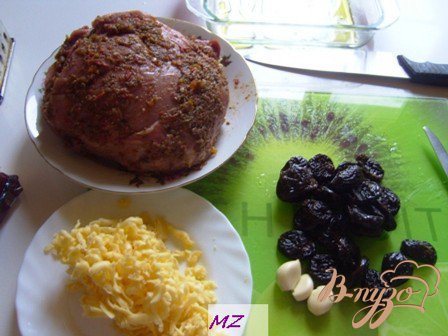 Мясо запеченное с черносливом и сыром Мясо запеченное с черносливом и сыром
