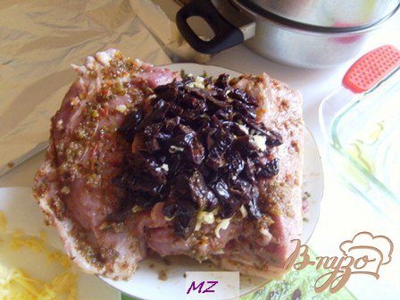 Мясо запеченное с черносливом и сыром Мясо запеченное с черносливом и сыром