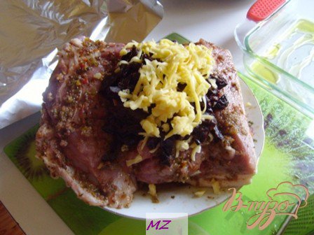 Мясо запеченное с черносливом и сыром Мясо запеченное с черносливом и сыром