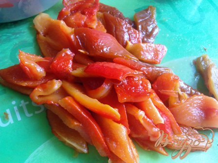 Теплый салат с куриной печенью и запеченым перцем Теплый салат с куриной печенью и запеченым перцем