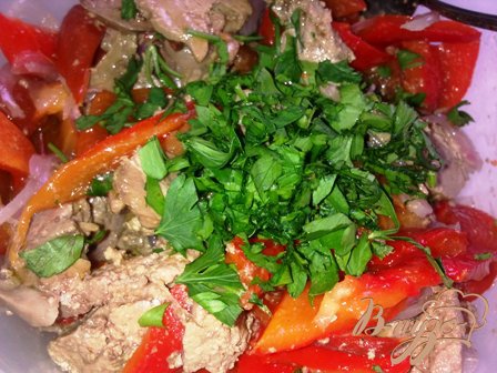 Теплый салат с куриной печенью и запеченым перцем Теплый салат с куриной печенью и запеченым перцем