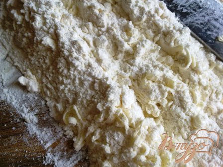 Кростата с абрикосами и миндалем Кростата с абрикосами и миндалем
