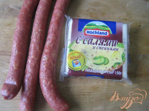 Трубочки с сыром и копчёными колбасками. Трубочки с сыром и копчёными колбасками.