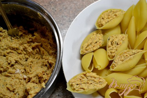 Фаршированные ракушки под грибным соусом. Фаршированные ракушки под грибным соусом.