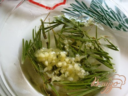 Запеченный картофель с чесноком и розмарином Запеченный картофель с чесноком и розмарином