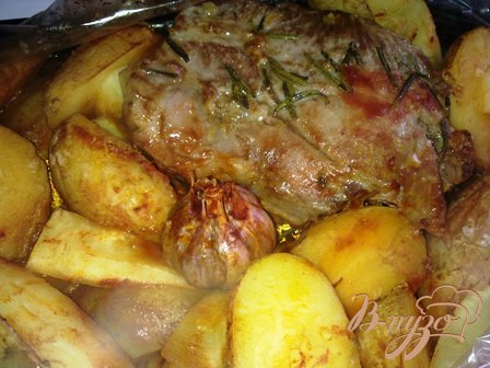 Мясо запеченное с розмарином и овощами Мясо запеченное с розмарином и овощами