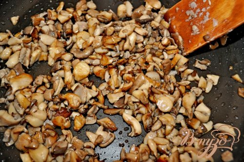 Запечённый перец, фаршированный вешенками и сыром Запечённый перец, фаршированный вешенками и сыром