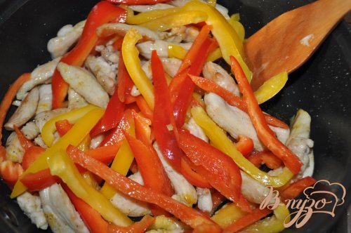 Салат "Янгелик" с домашней лапшой,курицей и овощами Салат "Янгелик" с домашней лапшой,курицей и овощами