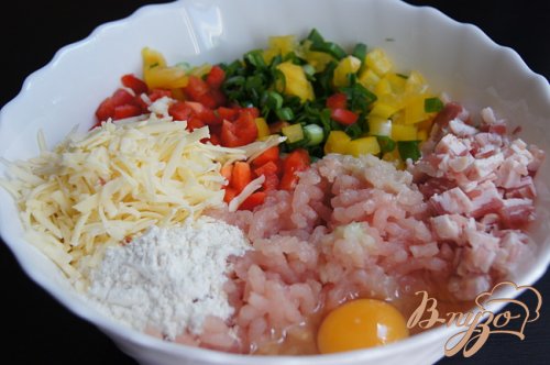 Куриные котлеты с болгарским перцем и беконом Куриные котлеты с болгарским перцем и беконом