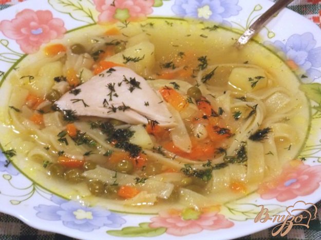 курячий суп з локшиною і зеленим горошком. як приготувати з фото