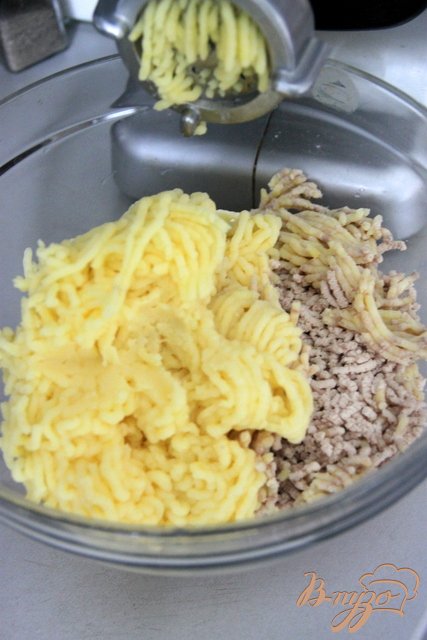 Картофельно-куриные котлеты из отварного мяса Картофельно-куриные котлеты из отварного мяса