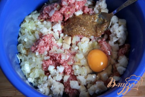 Мясные шарики с овощами и брынзой по-гречески Мясные шарики с овощами и брынзой по-гречески
