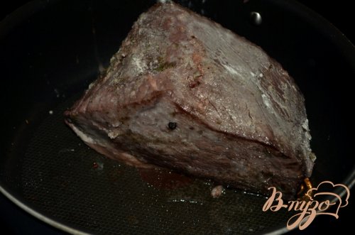 Тушеное мясо по-немецки с подливой из изюма Тушеное мясо по-немецки с подливой из изюма
