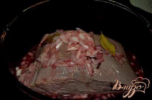 Тушеное мясо по-немецки с подливой из изюма Тушеное мясо по-немецки с подливой из изюма