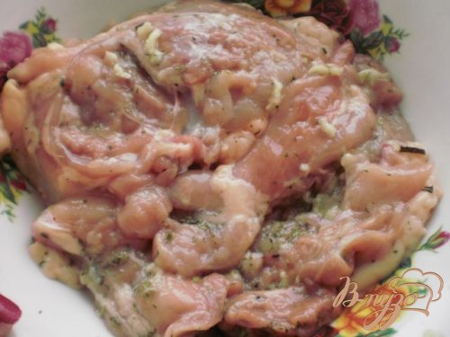 Мясо запеченное с сыром и помидорами в фольге Мясо запеченное с сыром и помидорами в фольге