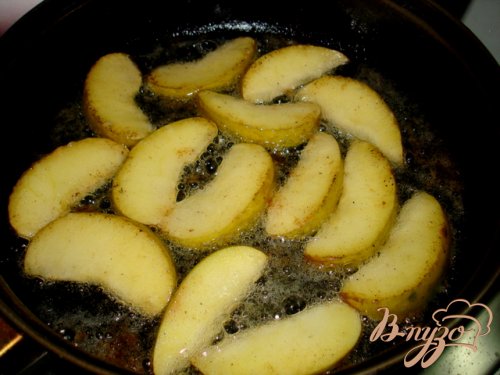 Печень с яблоками и луком Печень с яблоками и луком
