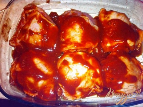 Куриные бедрышки в томатном маринаде под сыром Куриные бедрышки в томатном маринаде под сыром