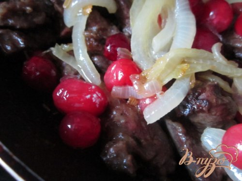 Куриная печень с яблоками и клюквой Куриная печень с яблоками и клюквой