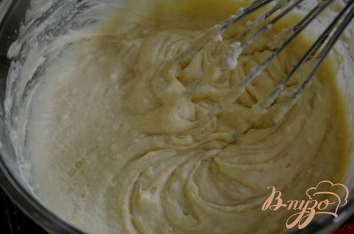 Капкейки с клубничной начинкой и клубничным кремом Капкейки с клубничной начинкой и клубничным кремом
