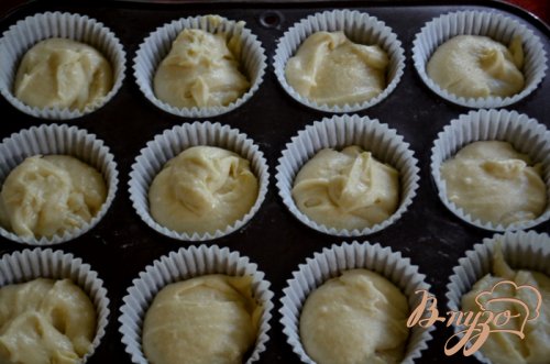 Капкейки с клубничной начинкой и клубничным кремом Капкейки с клубничной начинкой и клубничным кремом