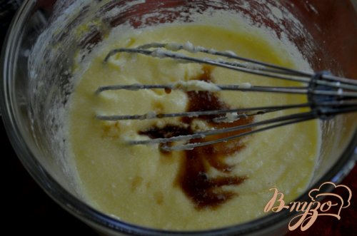 Капкейки с клубничной начинкой и клубничным кремом Капкейки с клубничной начинкой и клубничным кремом
