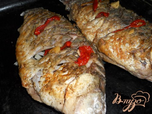 Караси запеченные под сыром и сметаной Караси запеченные под сыром и сметаной