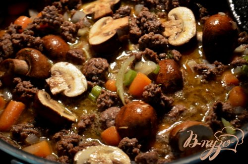 Мясной пирог с грибами в горшочках Мясной пирог с грибами в горшочках