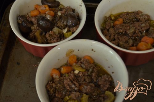 Мясной пирог с грибами в горшочках Мясной пирог с грибами в горшочках