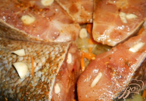Толстолобик запеченный с овощами и сыром Толстолобик запеченный с овощами и сыром