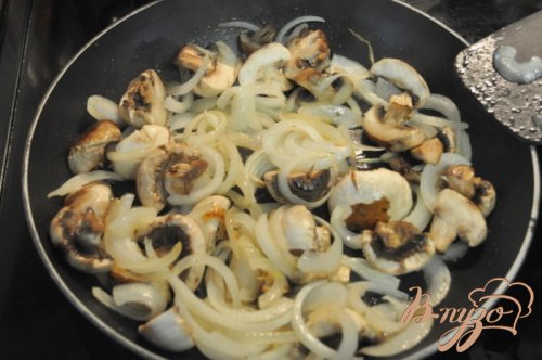 Курица по- строгановски Курица по- строгановски