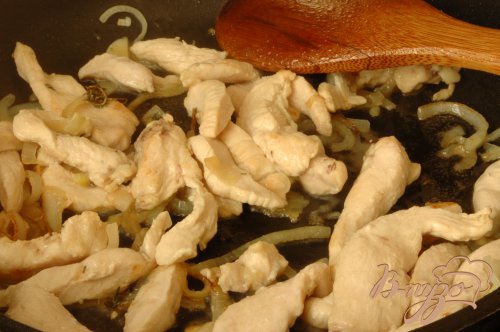 Гратен с куриным филе, вермишелью и сыром Гратен с куриным филе, вермишелью и сыром