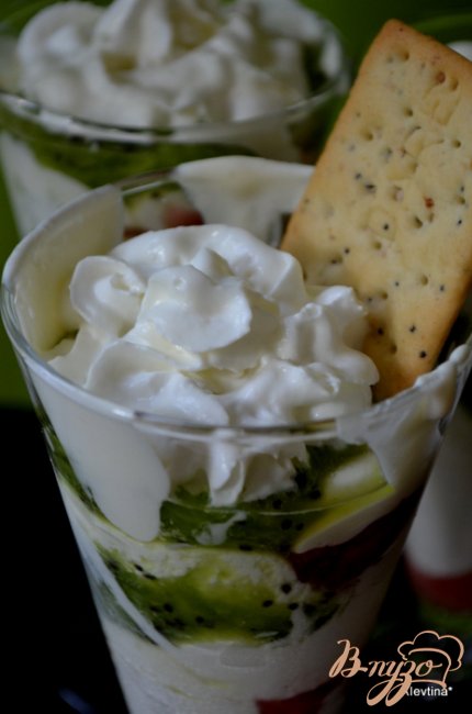 Десерт с клубникой и киви Десерт с клубникой и киви